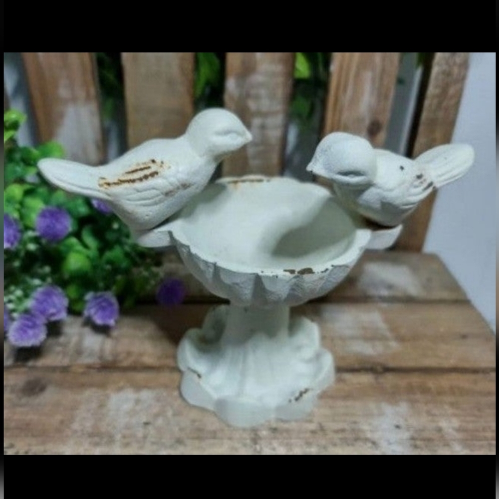 NWOT Small White Cast Iron Birdbath 2 Birds Home Garden Decor